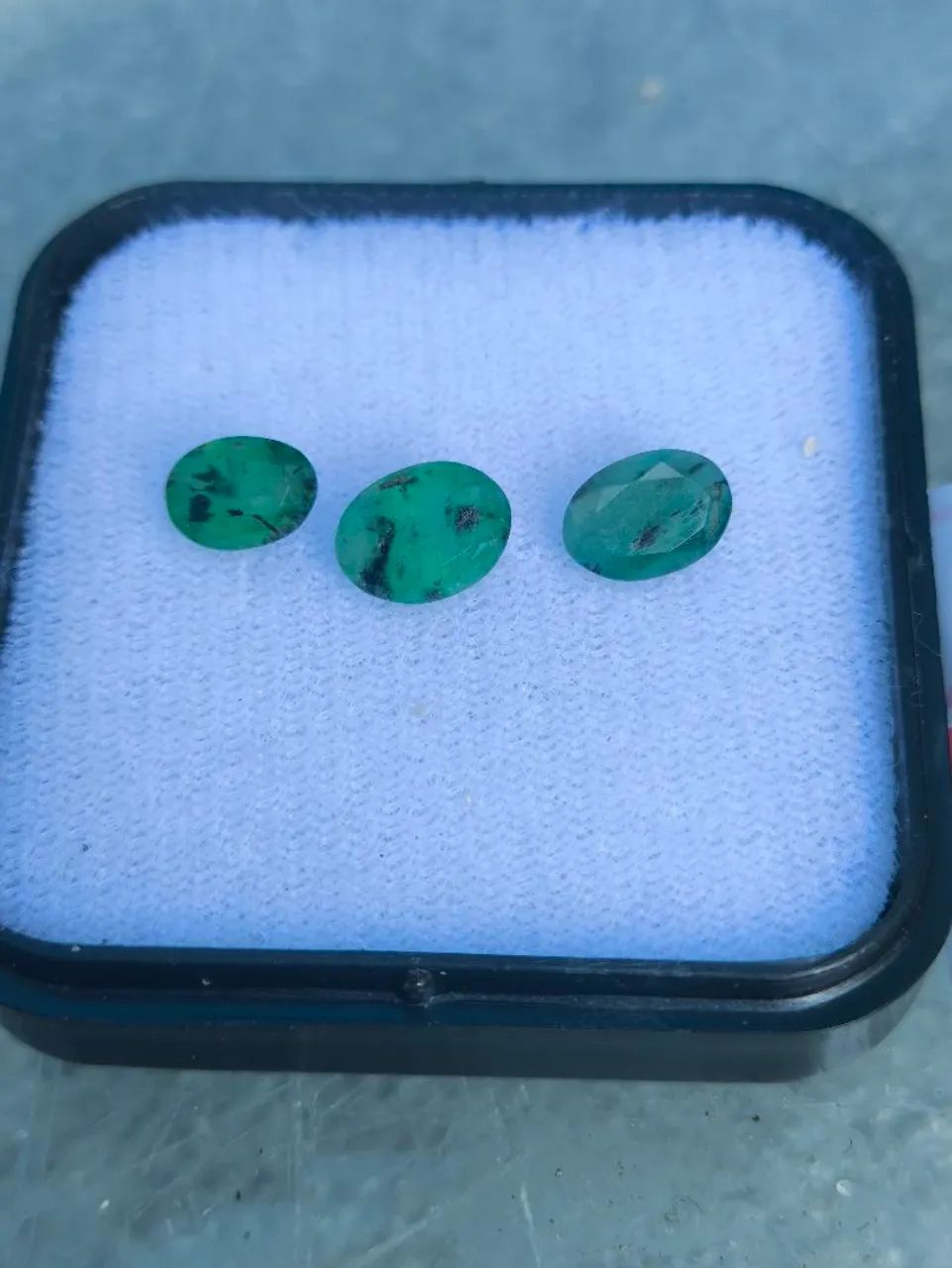 Conjunto com 3 esmeralda 2.5 ct