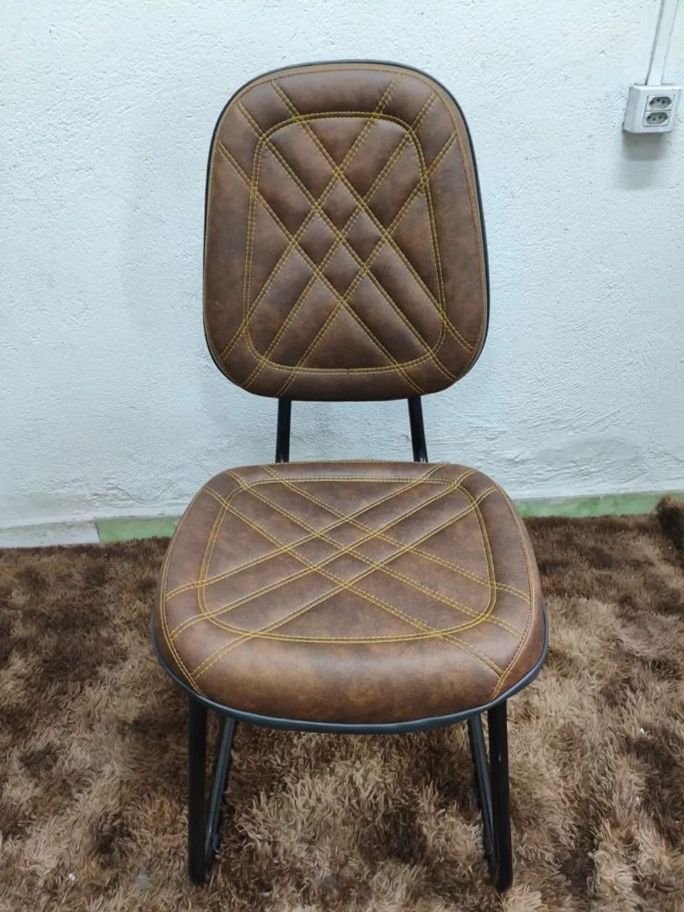 Cadeira fixa básica trapézio modelo de tratorzinho - Foto 2