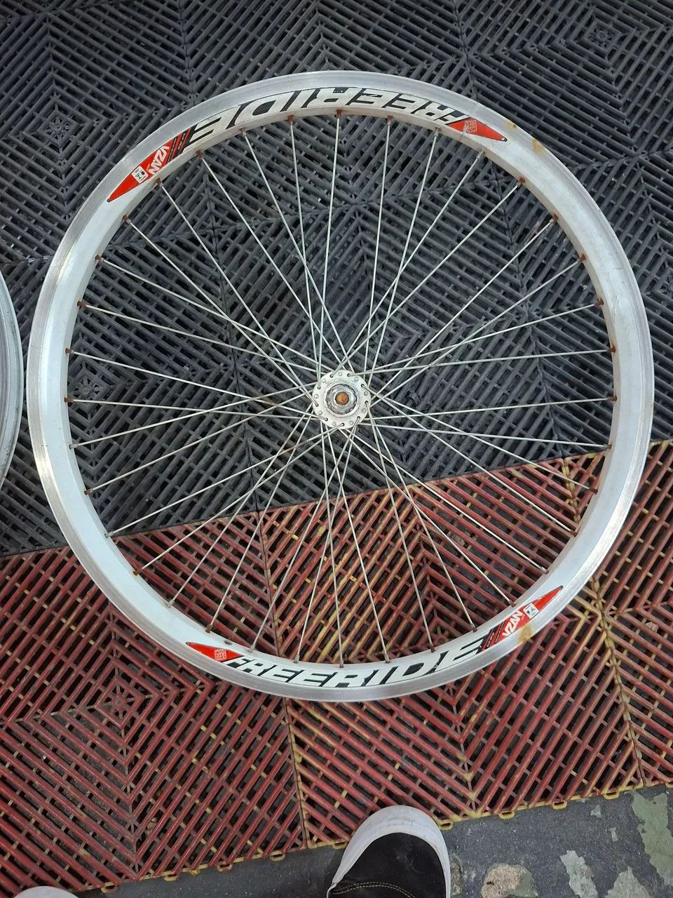 Roda aro 26 Vzan branco - Dianteiro e Traseiro - Foto 2