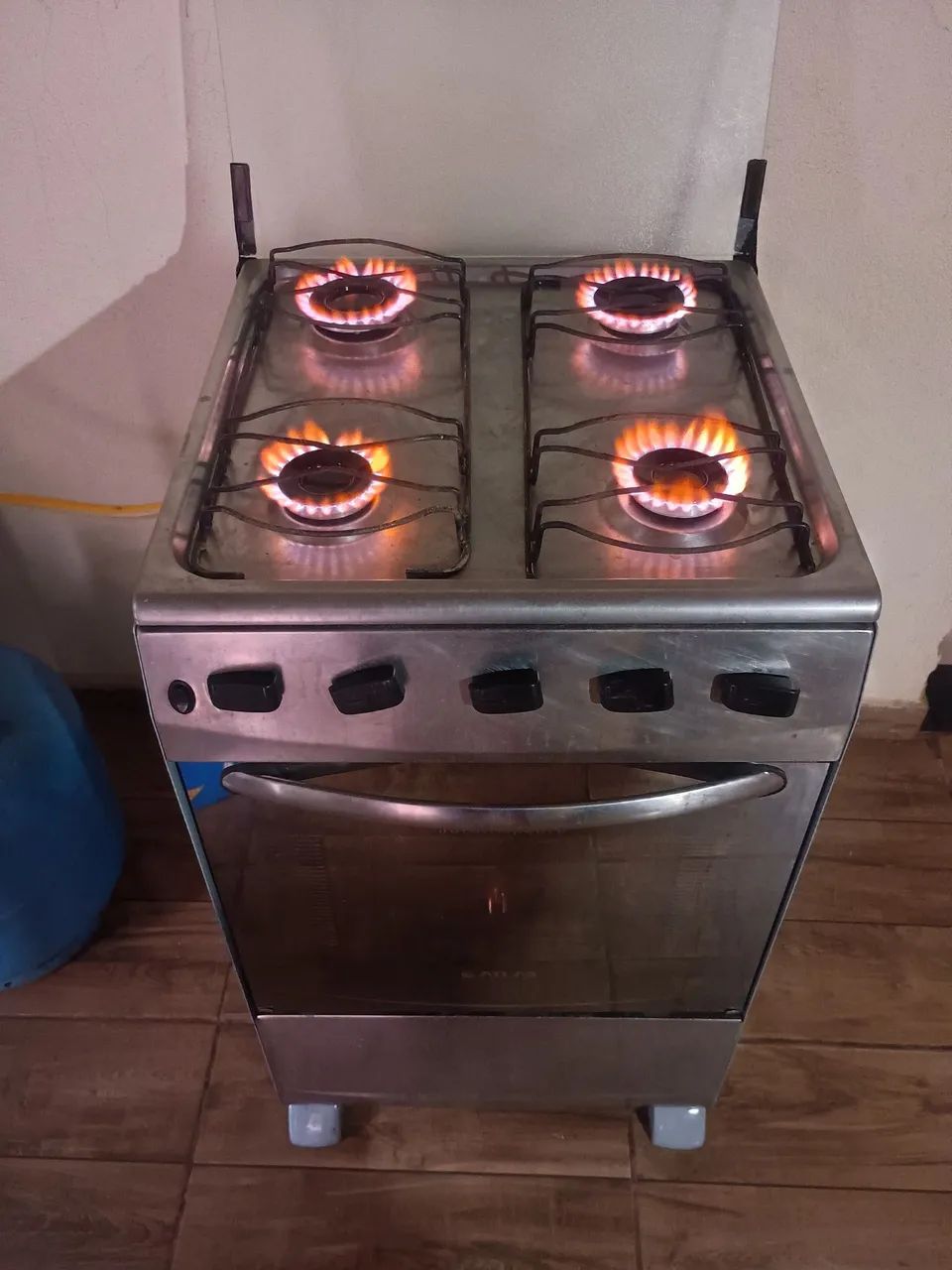 Vendo fogão inox 4 bocas - Foto 3