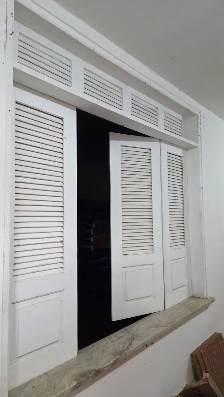 Large Window432209796541327361