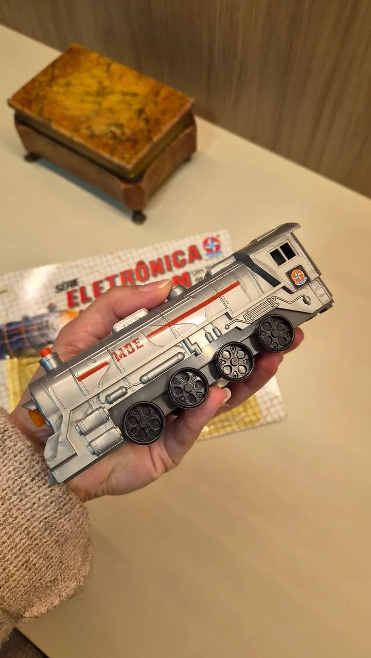 Trem eletrônico,  funciona luz e som estrela - Foto 5