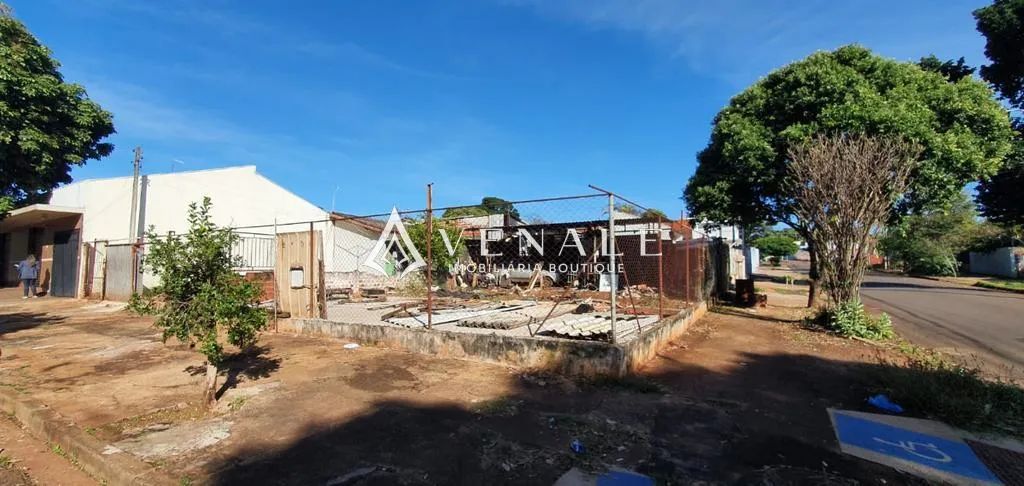 Terreno à venda em Maringá, Parque das Grevíleas, com 348.57 m²