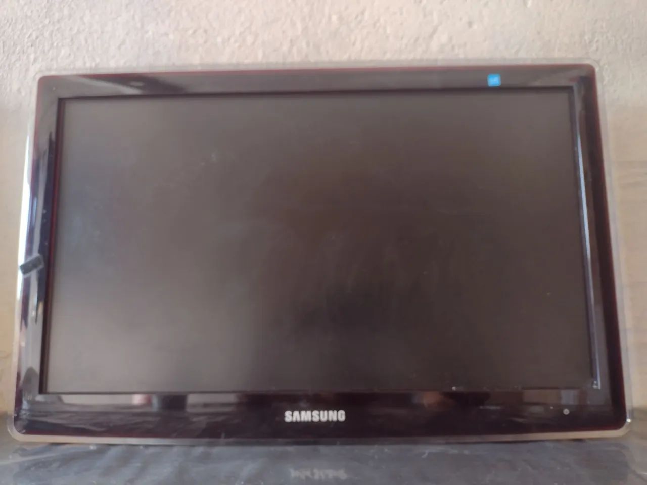 Tv LCD 28 polegadas.