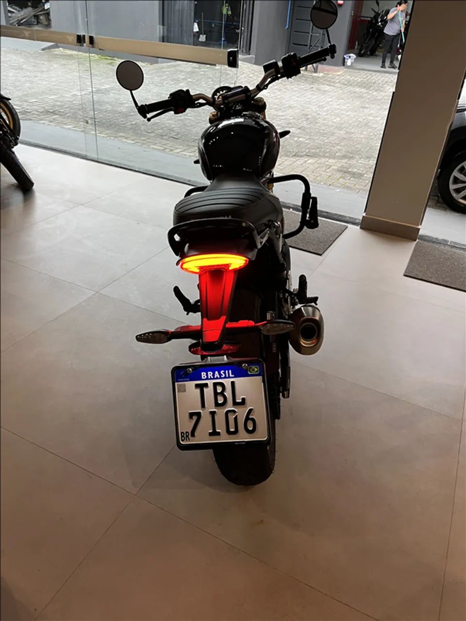 TRIUMPH SPEED 400 - Foto 4