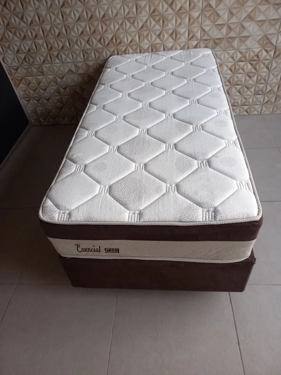Vendo cama Box de solteiro 65082645174146121