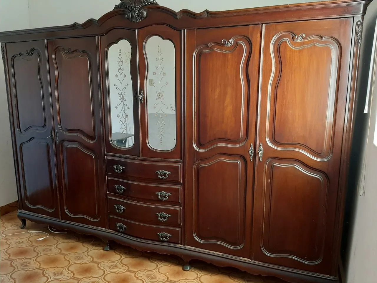 Vendo guarda roupa madeira 