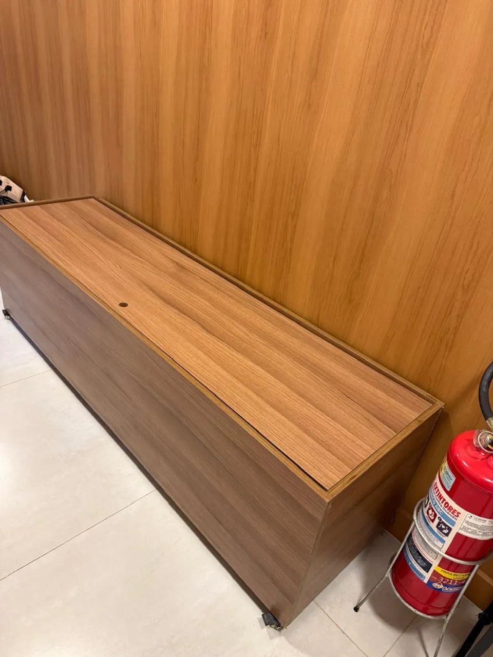 Baú madeira/ banco com almofadas - Foto 2