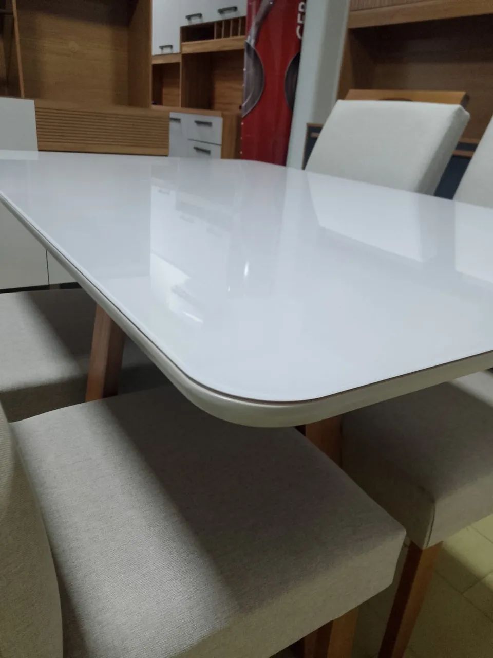 Mesa Mariana 4 Cadeiras - Base e Cadeiras em Madeira, Tampo com Vidro Laqueado - Foto 2