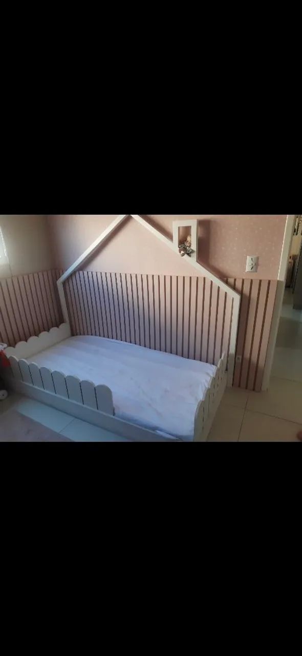 Cama montessoriana infantil com colchão 