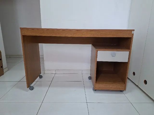 Mesa para escritório (L=120cm, A=77cm, P=45cm)