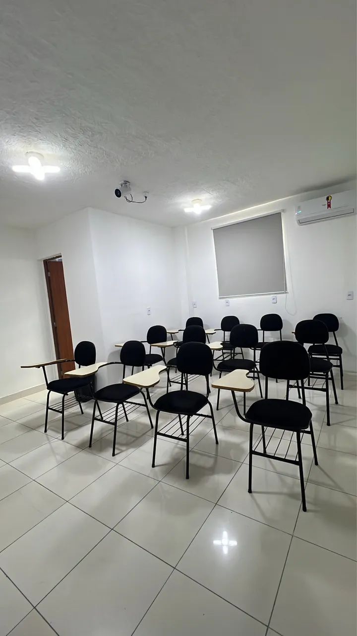 Lindas cadeiras escolares