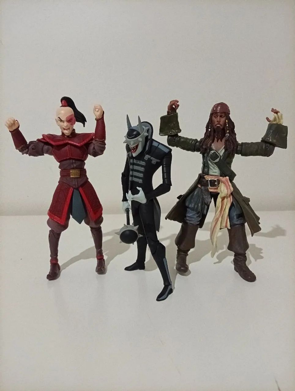 Combo Action Figures Originais: Zuko, Batman Que Ri e Capitão Jack Sparrow ?