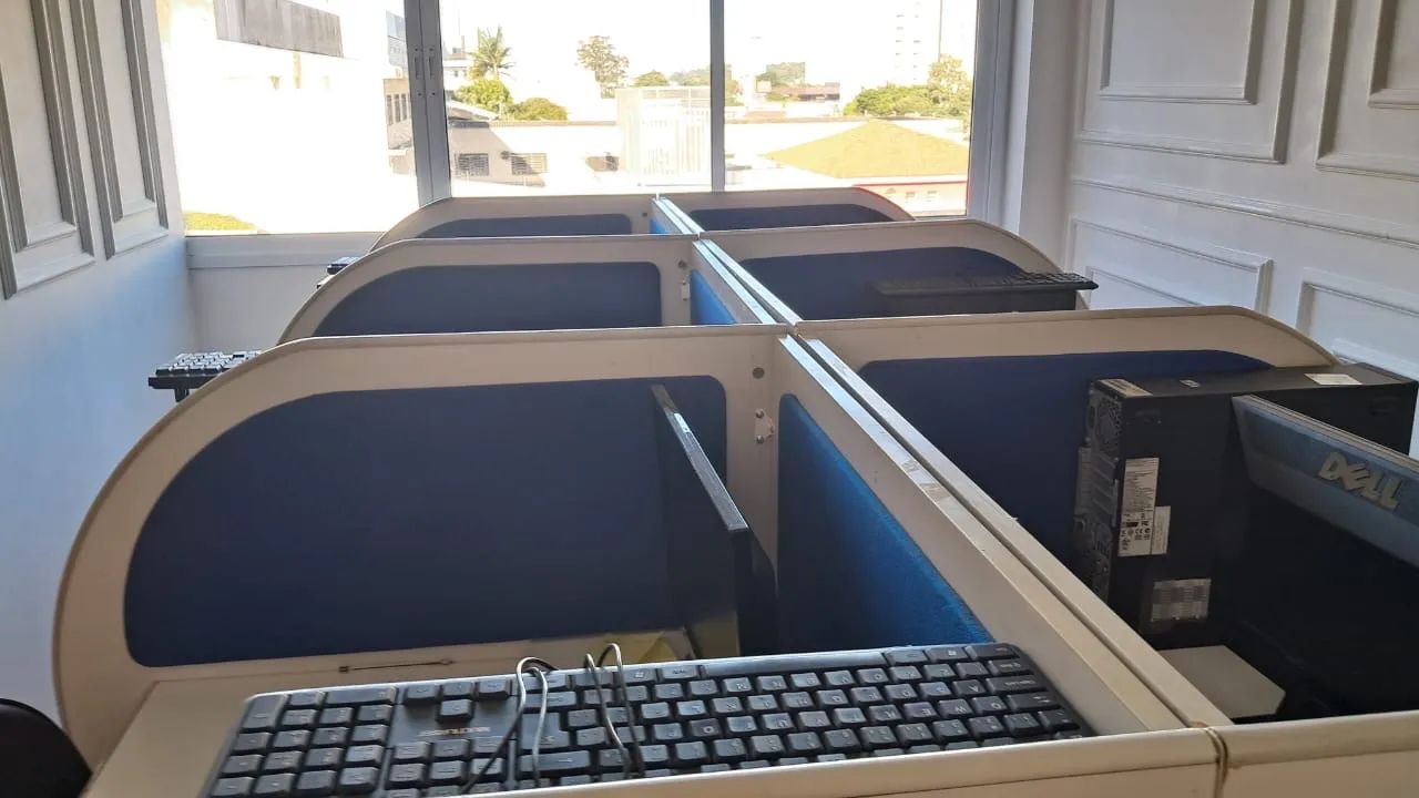 Móveis e aparelho eletrônico para callcenter. - Foto 2