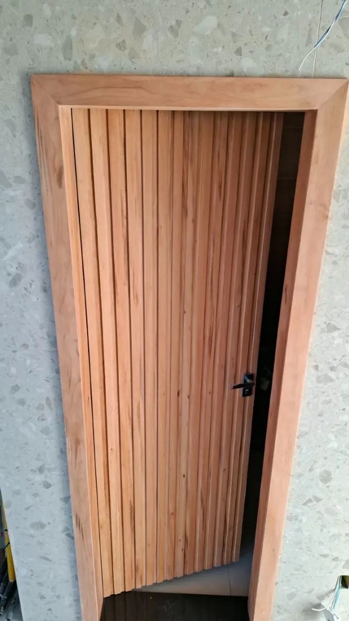 Porta Ripada de Madeira - Foto 2