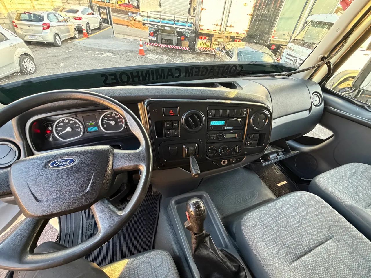 Ford cargo 1319 2016 carroceria completo menor km do Brasil  - Foto 9