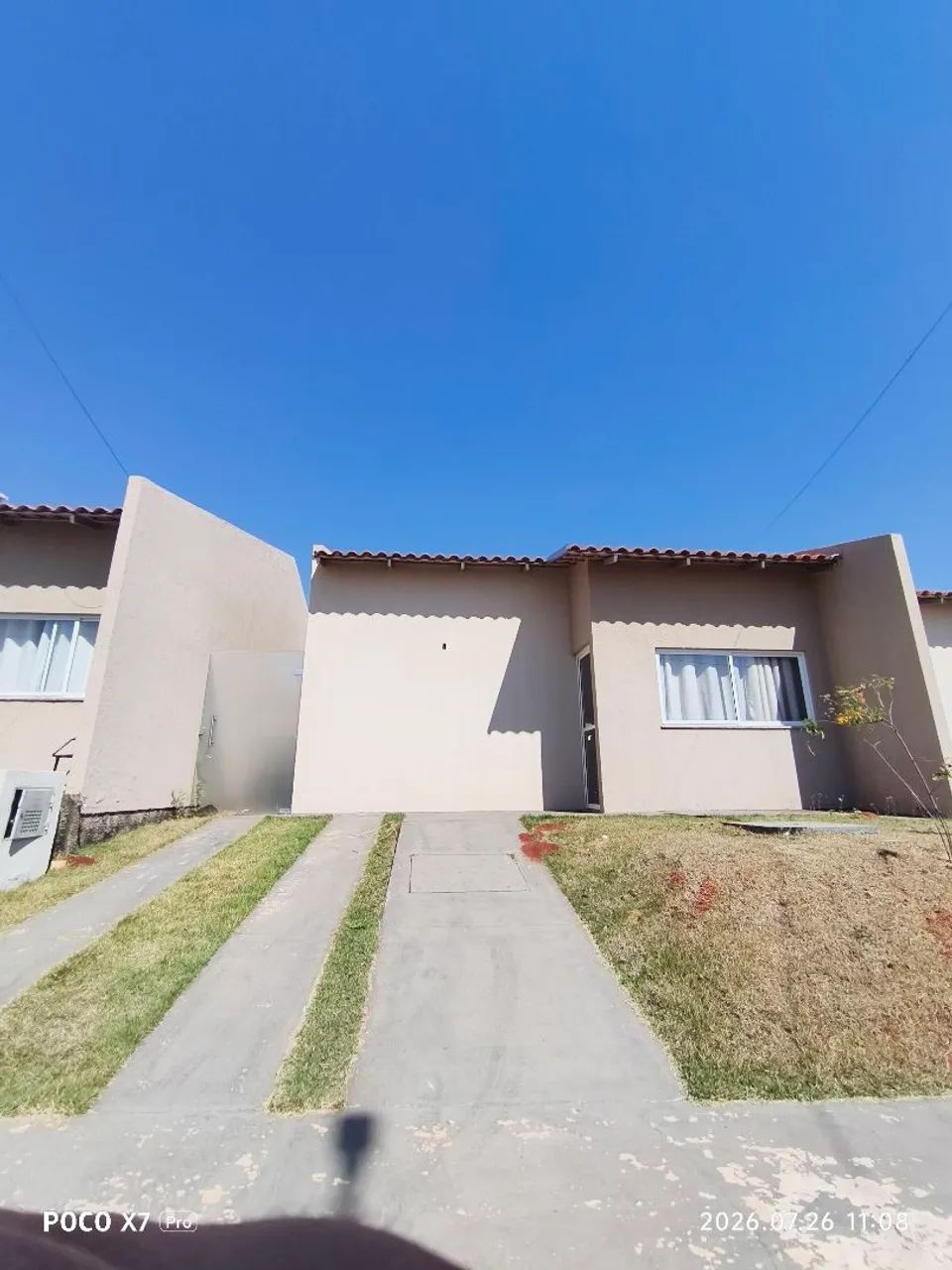 Alugo Casa em Condomínio 