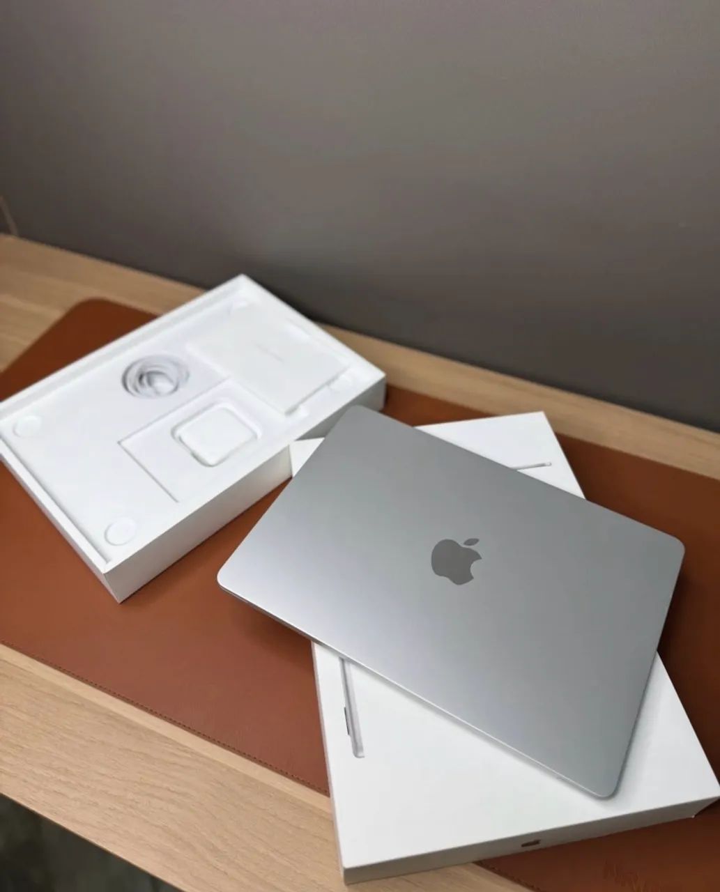 MacBook Air M3 13.6 256GB 8Gb DE RAM SEMI - Notebooks - Tião