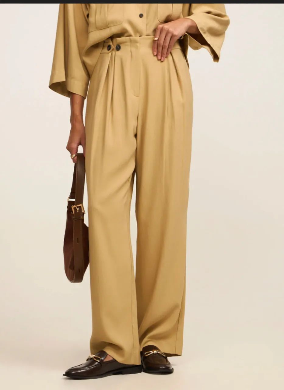 Calça bege alfaiataria Renner 