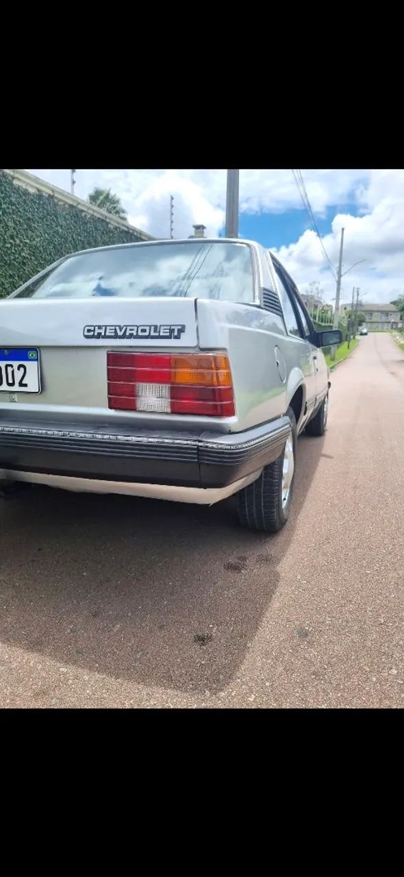 Chevrolet Monza GL 1.8 Efi/ SL/ L/ 650/barc. 2e4p (álcool) 1986