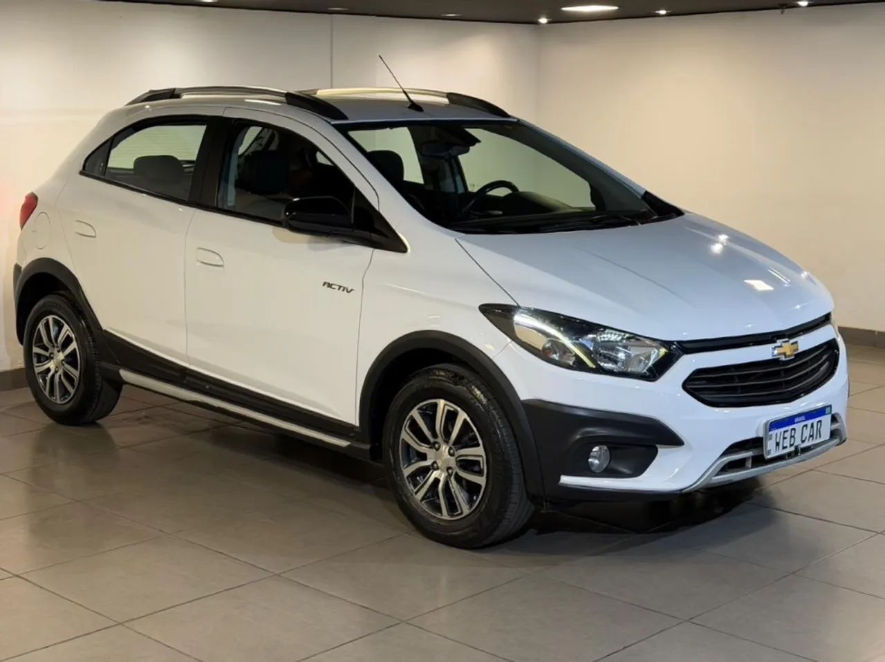 Chevrolet Onix Activ 1.4 8V Flex Mec. 4P 2017 - Foto 3