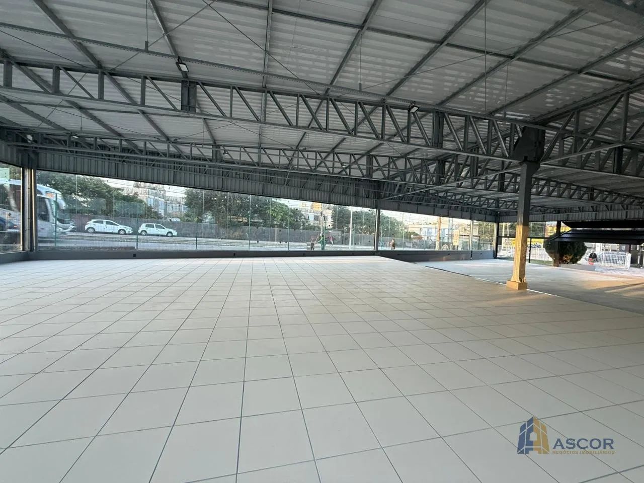 GALPÃO COMERCIAL PARA LOCAÇÃO NA AVENIDA IVO SILVEIRA - FLORIANÓPOLIS