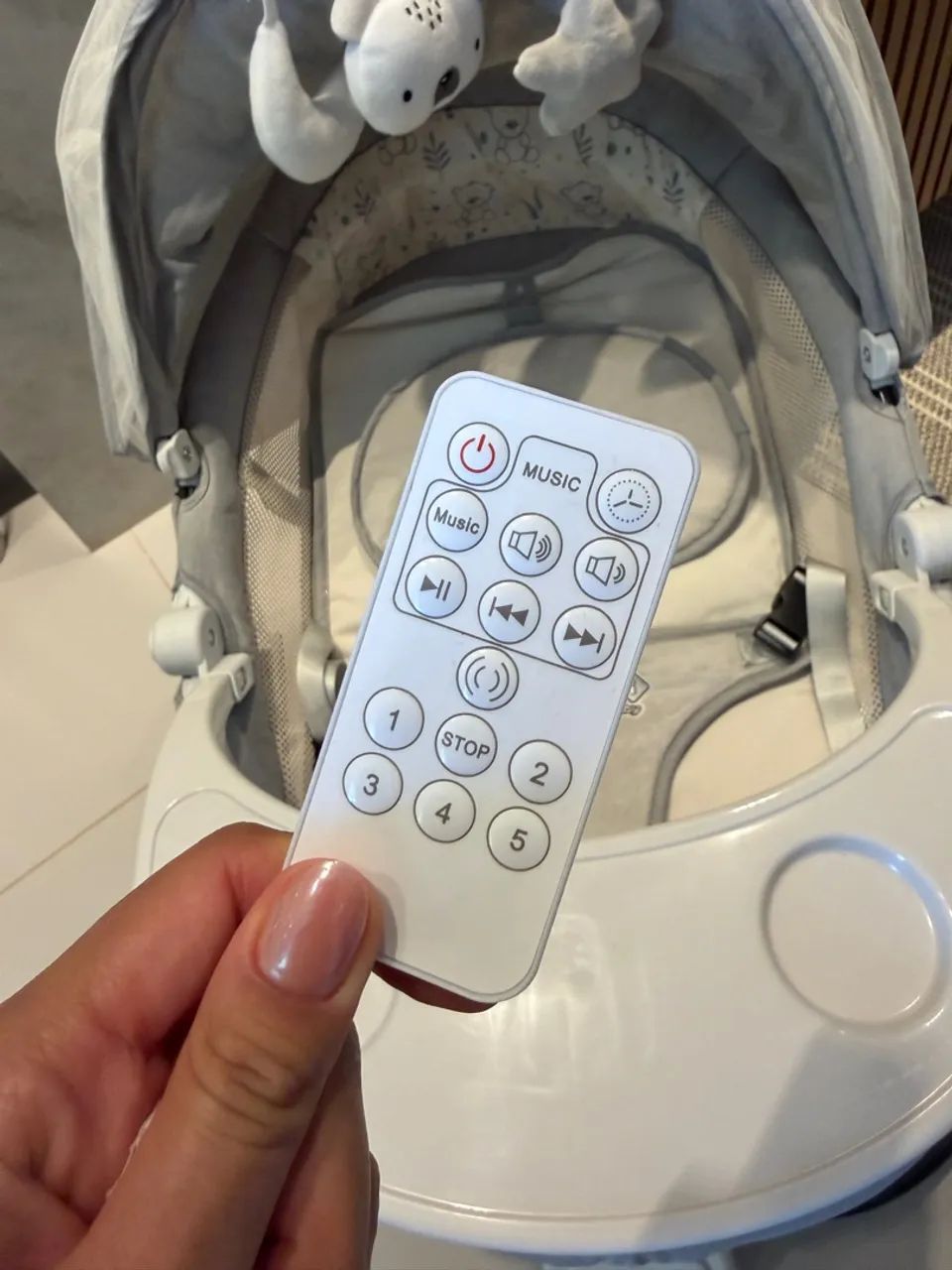 Cadeira de Descanso e Balanço Bebê Elétrica Snug - (BIVOLT) - Maxi  - Foto 5