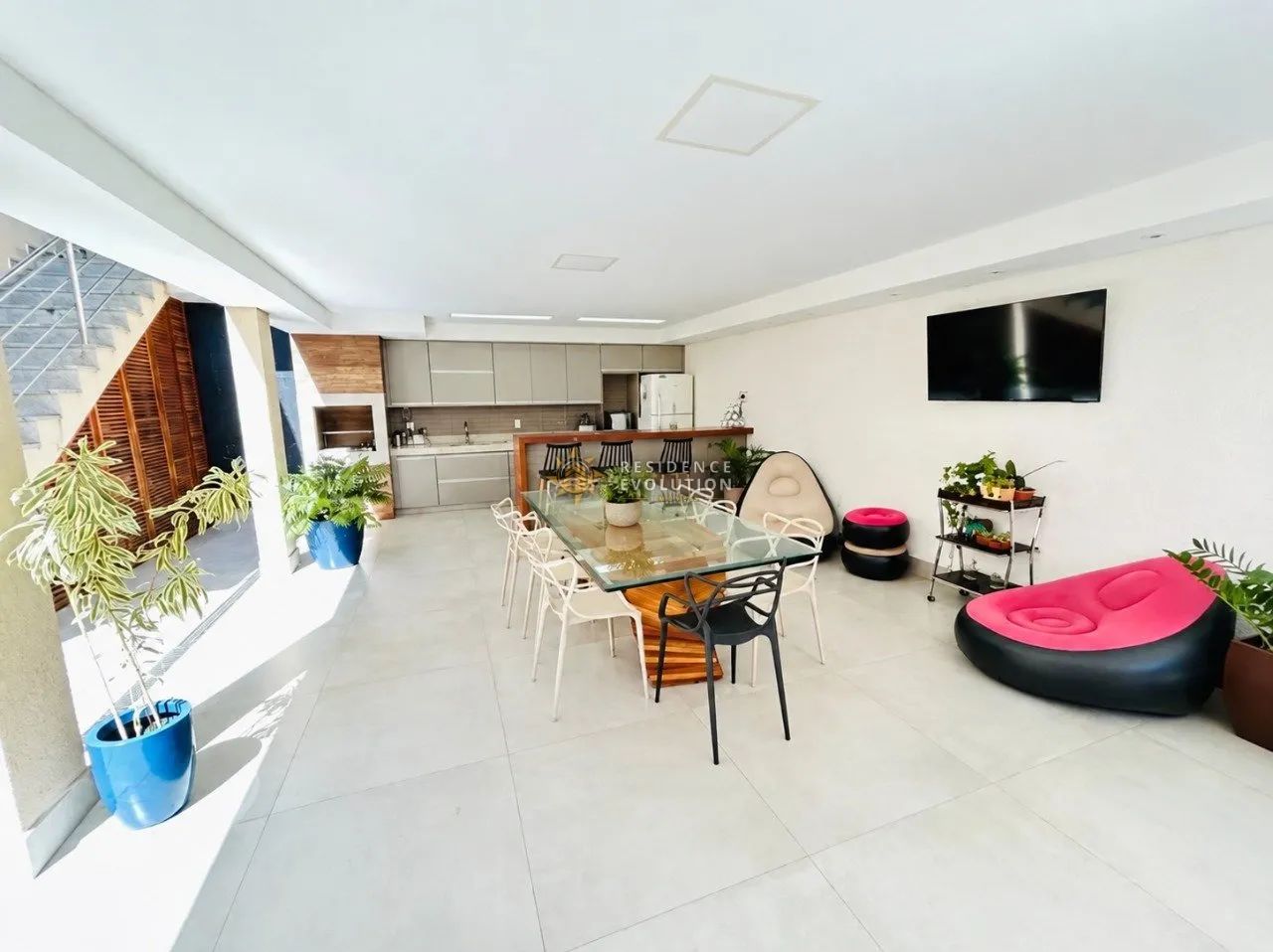 Casa com 3 quartos, suíte e 2 vagas - Santa Mônica - Foto 4