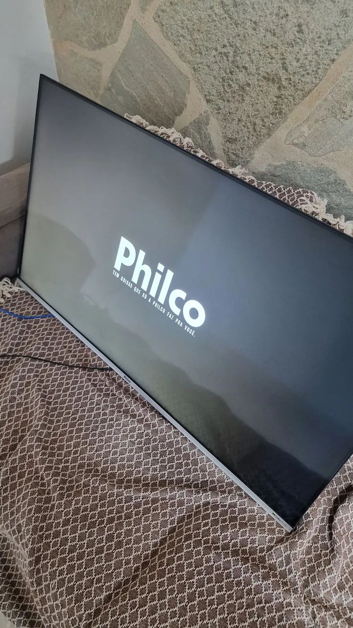 SmarTV PHILCO 43 POLEGADAS FULL HD ANDROID TV GOOGLE PLAY SEMINOVA ENTREGO - Foto 2