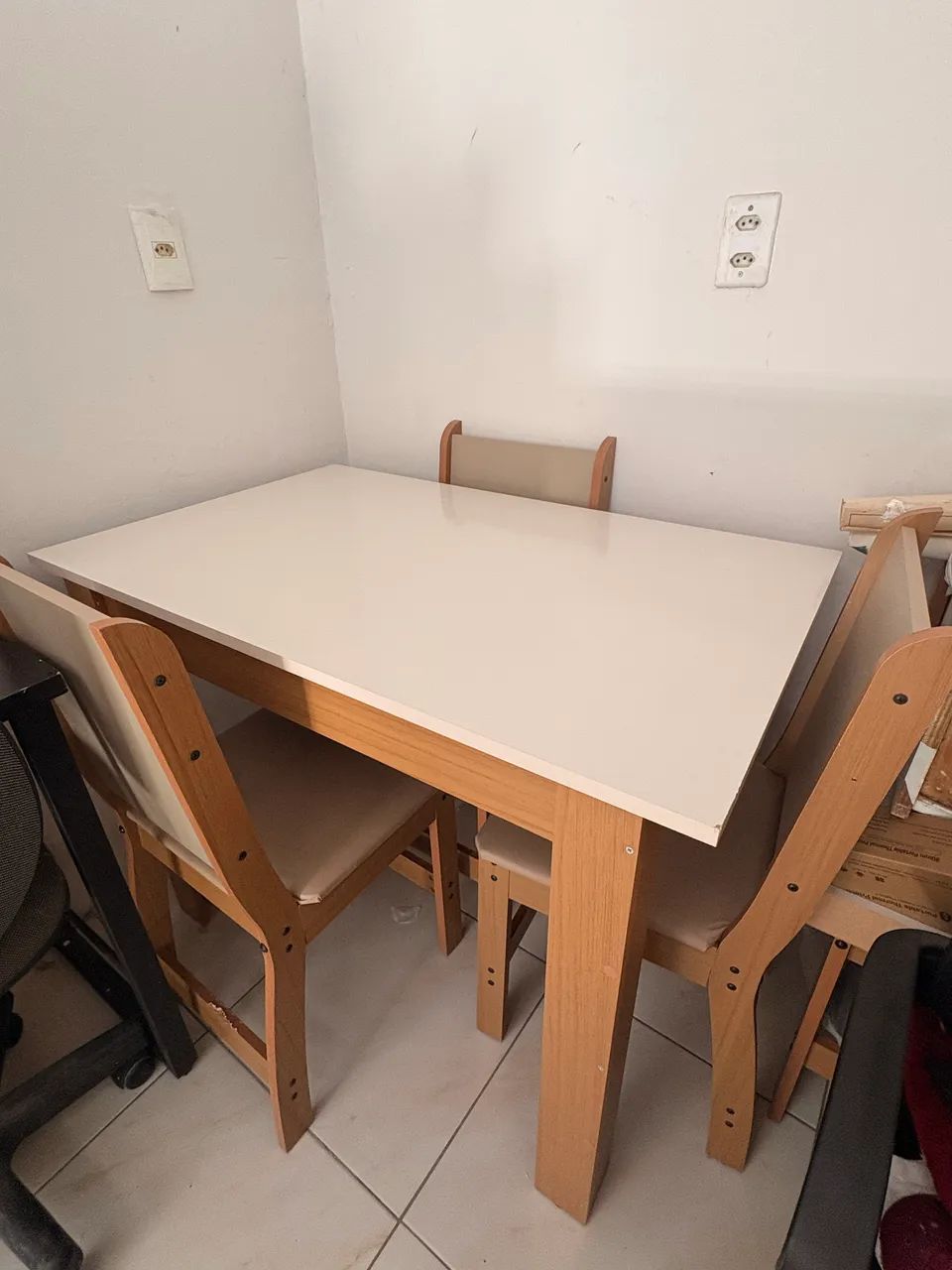 Mesa de Jantar Retangular 108cm Com 4 Cadeiras - Foto 3