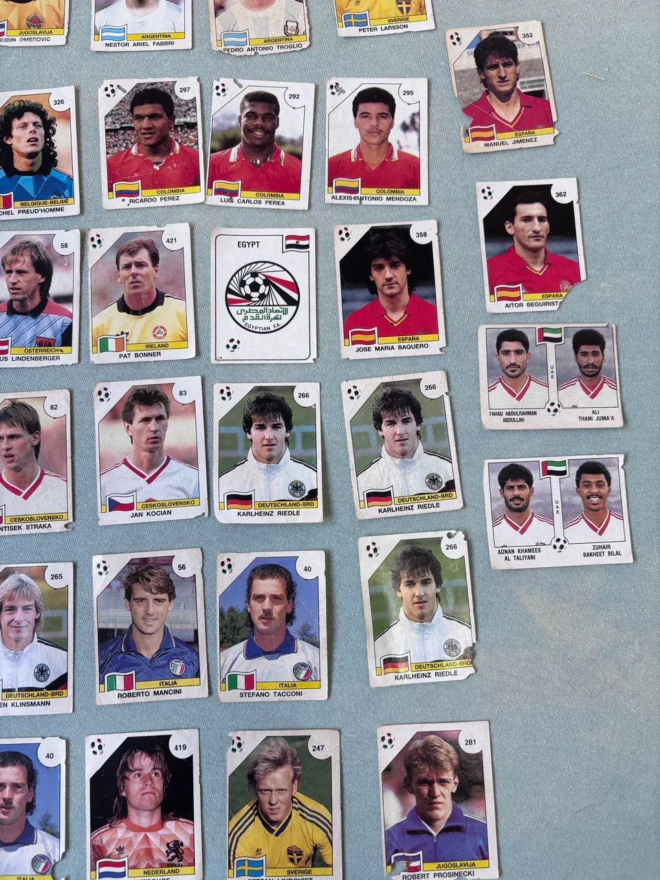 Lote com 55 figurinhas copa do mundo 1990 - Foto 5