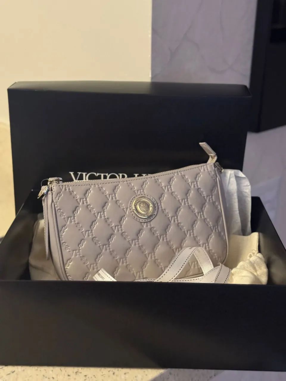 Bolsa Victor Hugo nova  original 