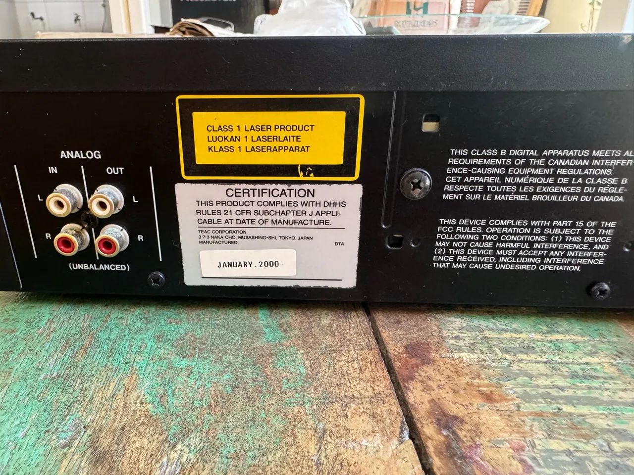 Gravador e Reprodutor de CD Profissional Tascam CD-RW700 - Rack