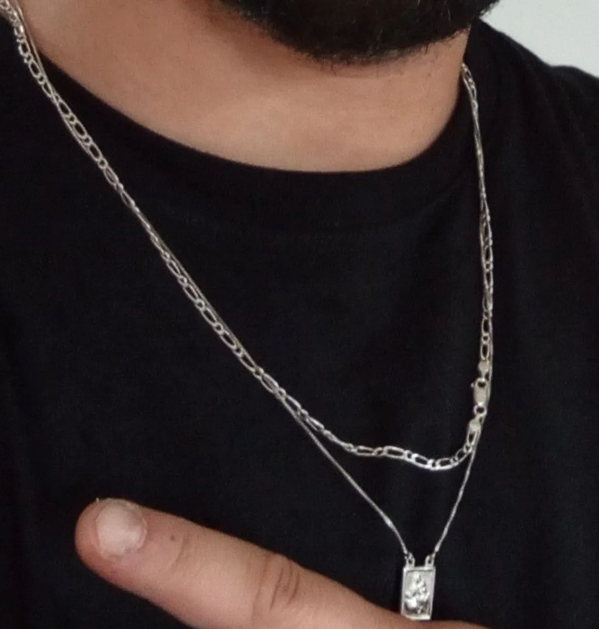 Vendo 2 pratas de pescoço 