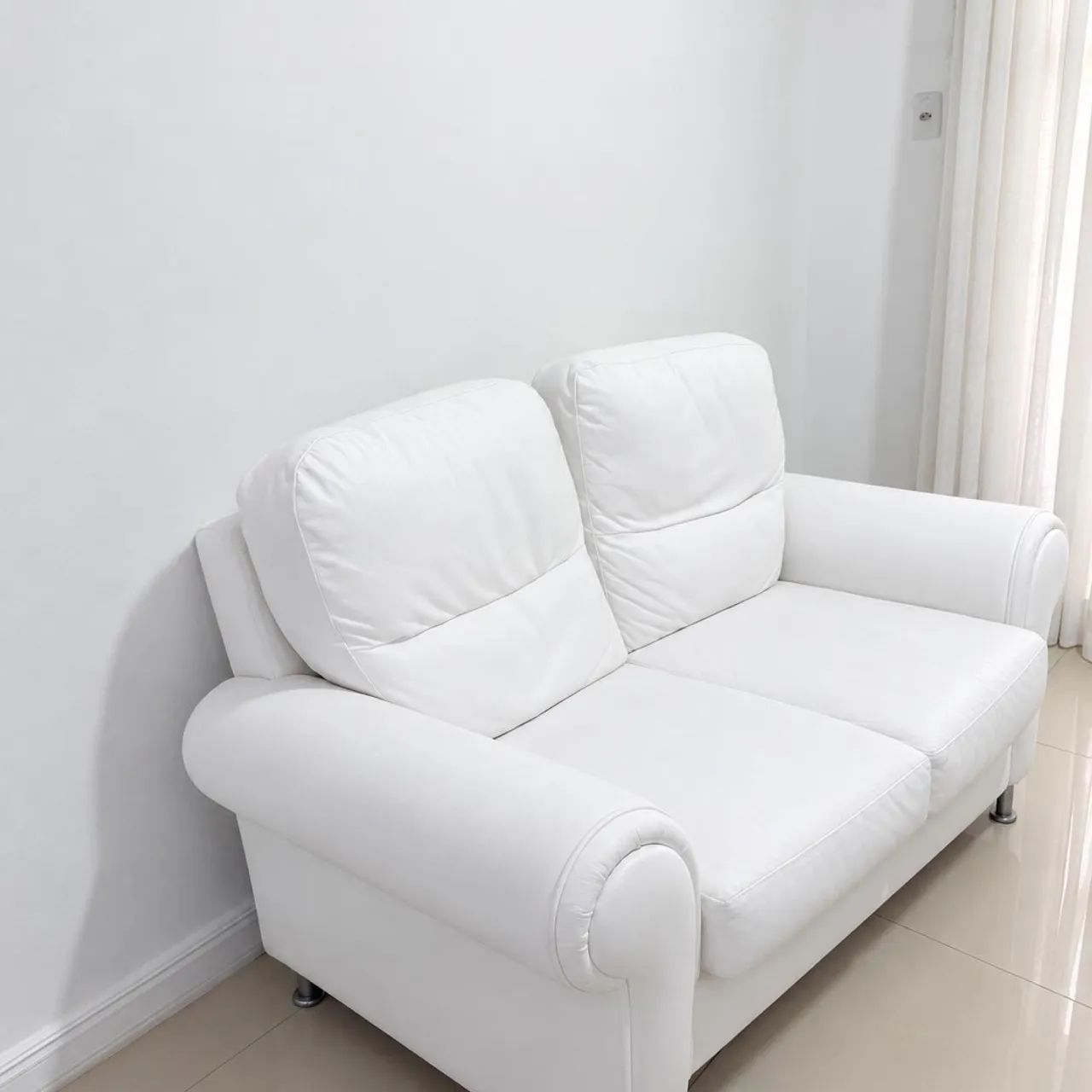 Sofá 2 lugares em couro branco  - Foto 2
