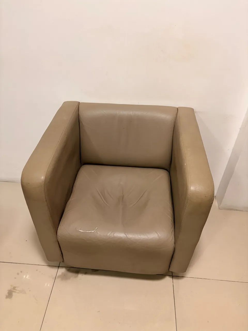 2 Poltronas usadas em corino (100 cada 150 as duas) - Foto 5
