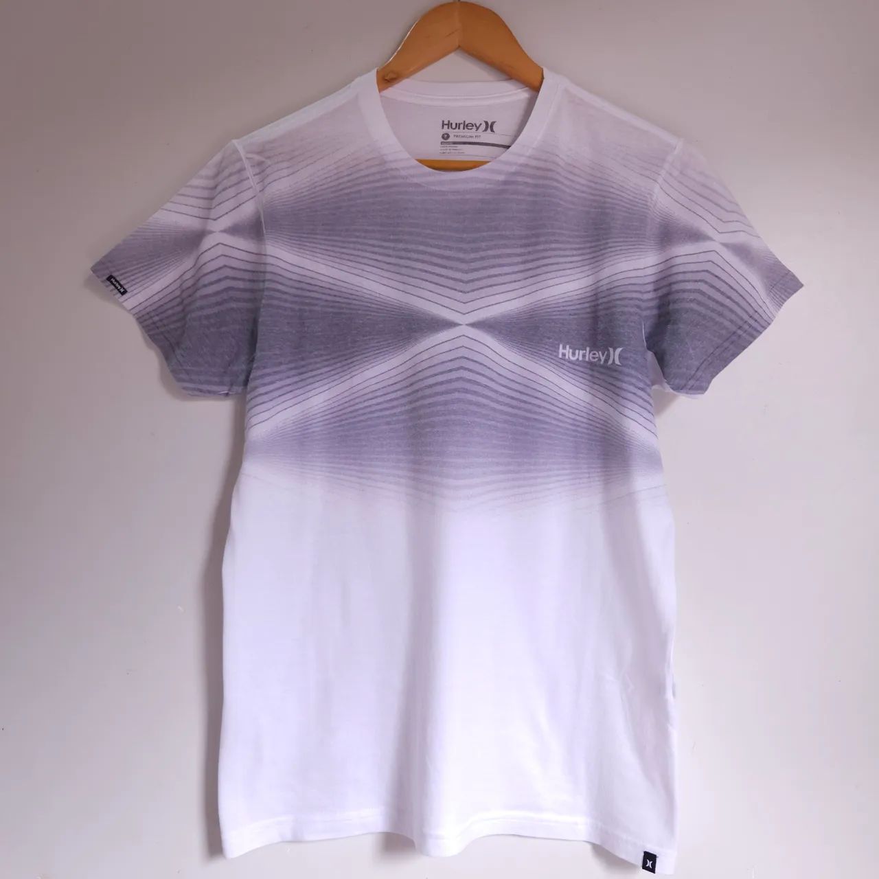 Bermuda e Camiseta Hurley (Combo 38 - P)  - Foto 2