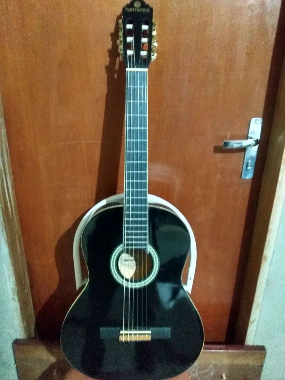Violão preto da marca Hamonics (já vem com a capa)