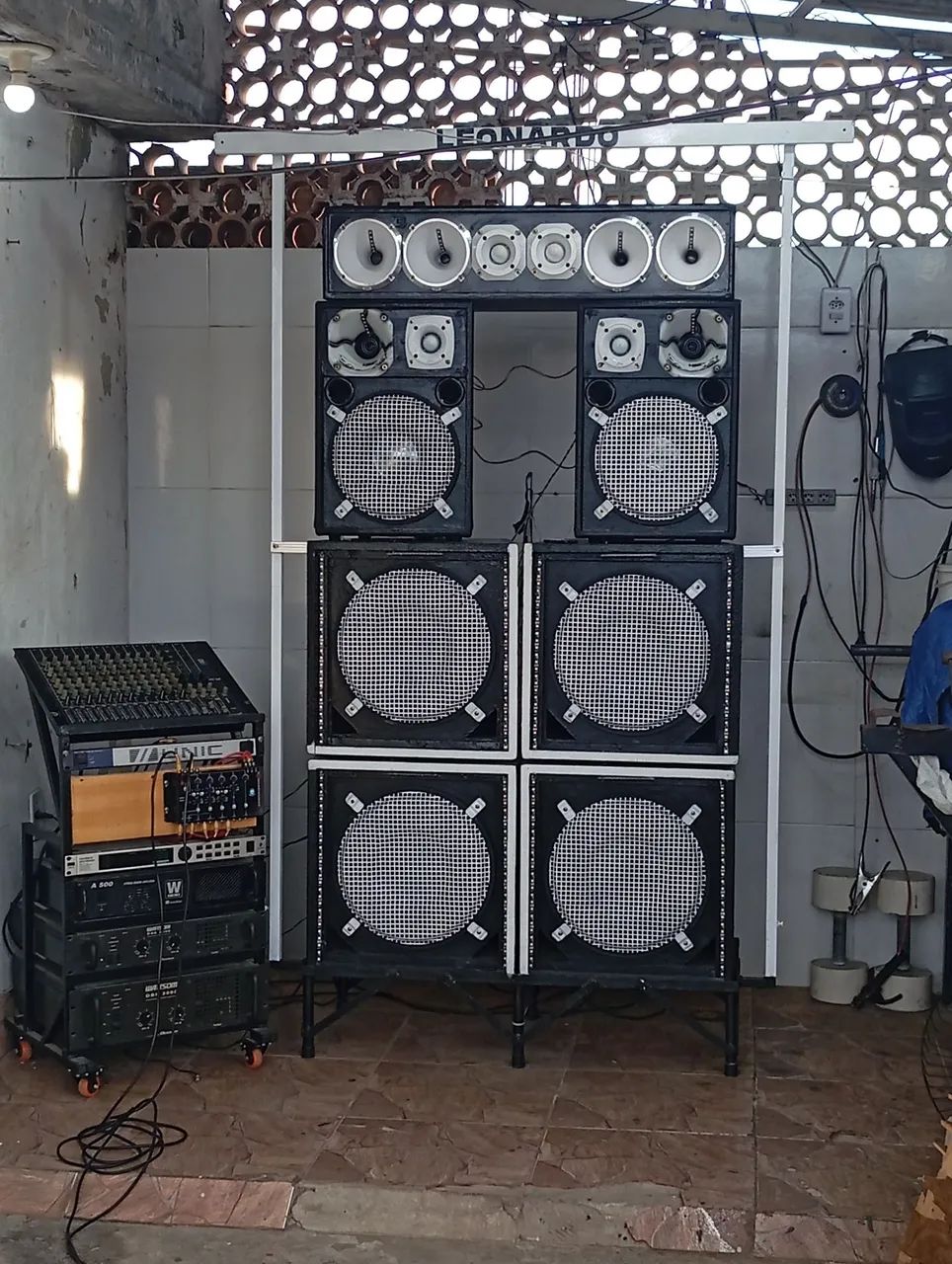 Vendo um som completo tudo funcionando 