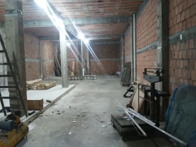 GALPAO OLARIA 180 METROS 