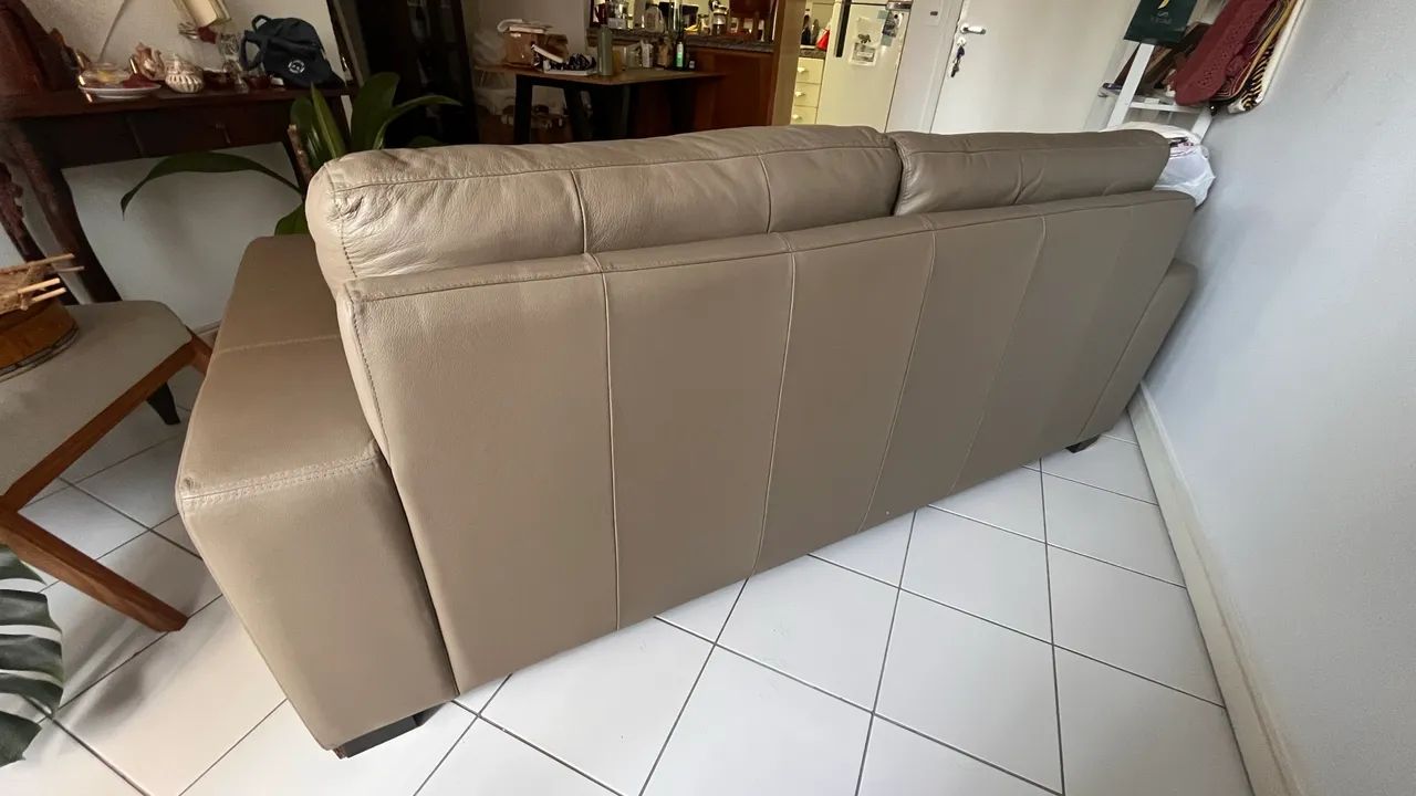 Sofá 2,10 m, couro - excelente estado - Foto 4