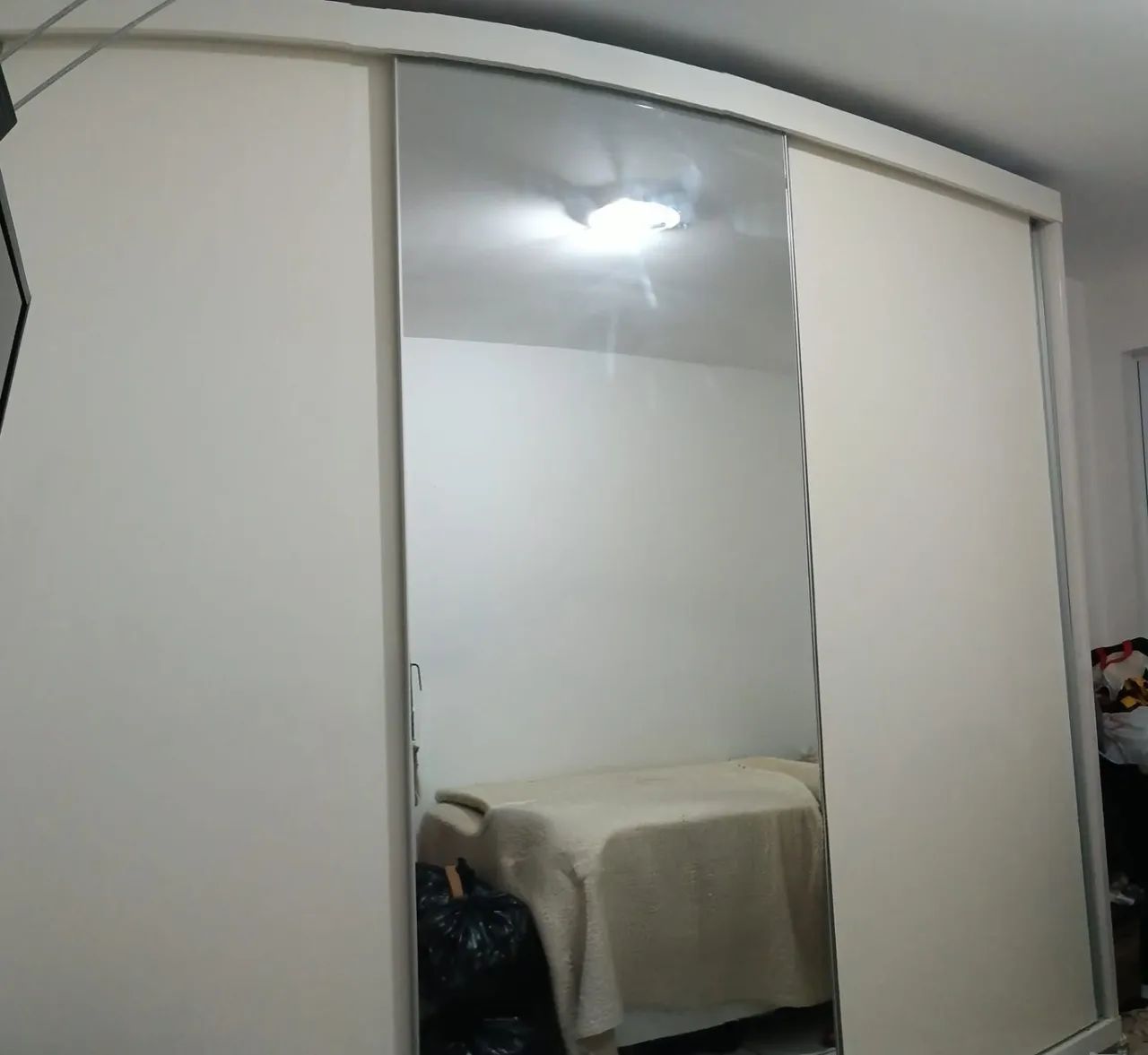 Excelente guarda-roupa 