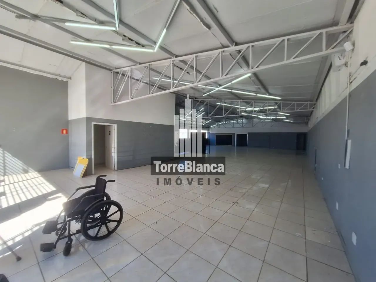 Galpão / Barracão para locação, 1100 m², 5 salas, 4 banheiros, Estacionamento com 20 vagas - Foto 3