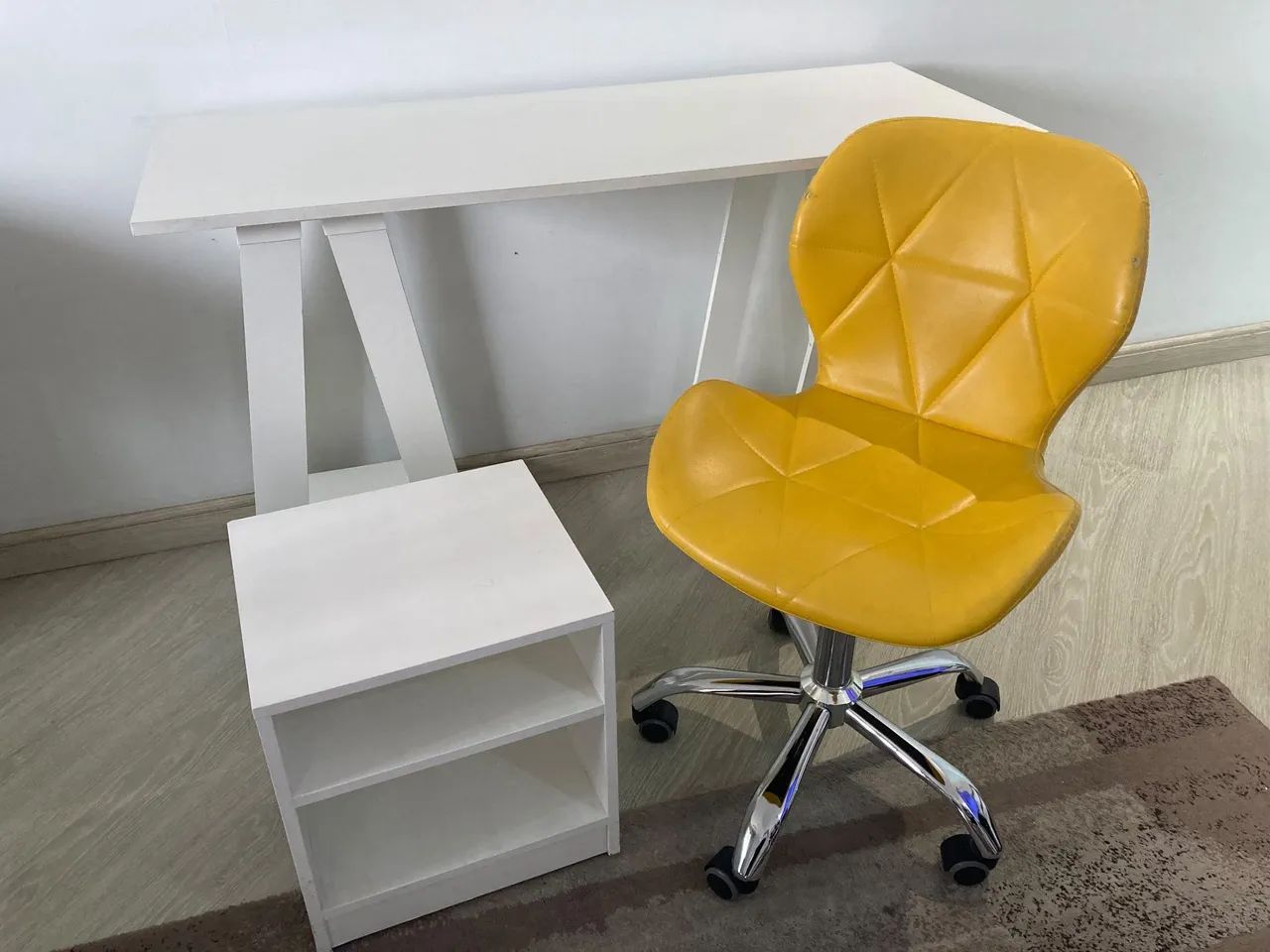 Conjunto de móveis de escritório 