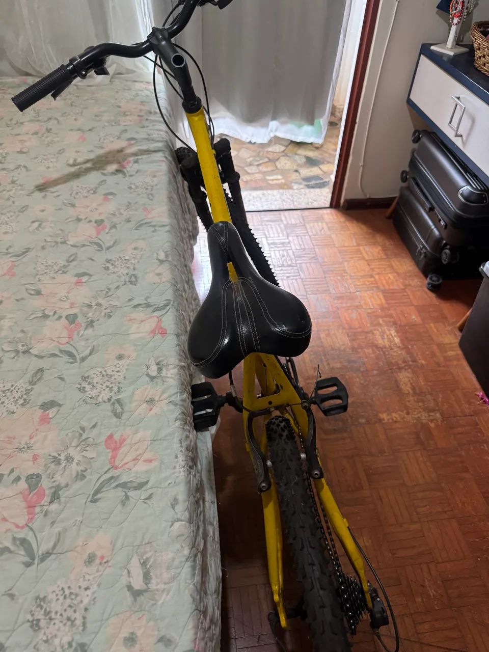 Bicicleta Mountain Bike Aro 26 com Marchas e Suspensão - Foto 3