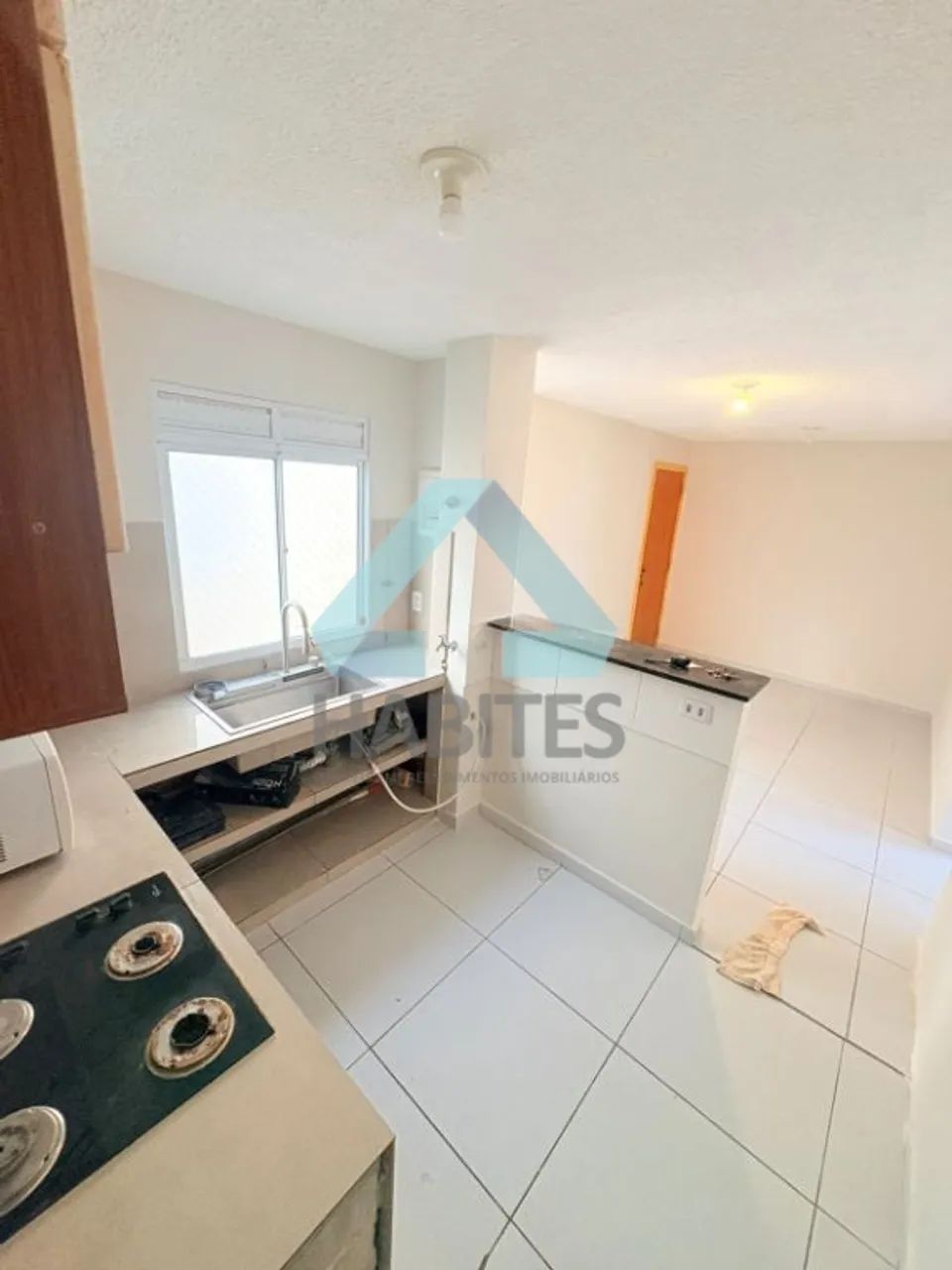 APARTAMENTO COM 2 DORMITÓRIOS COM ARMÁRIOS NA COZINHA E COOKTOP.