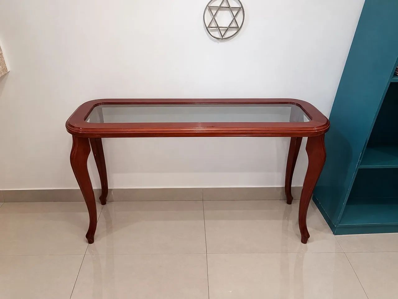 Mesa Console de Madeira com Tampo de Vidro - Clássica