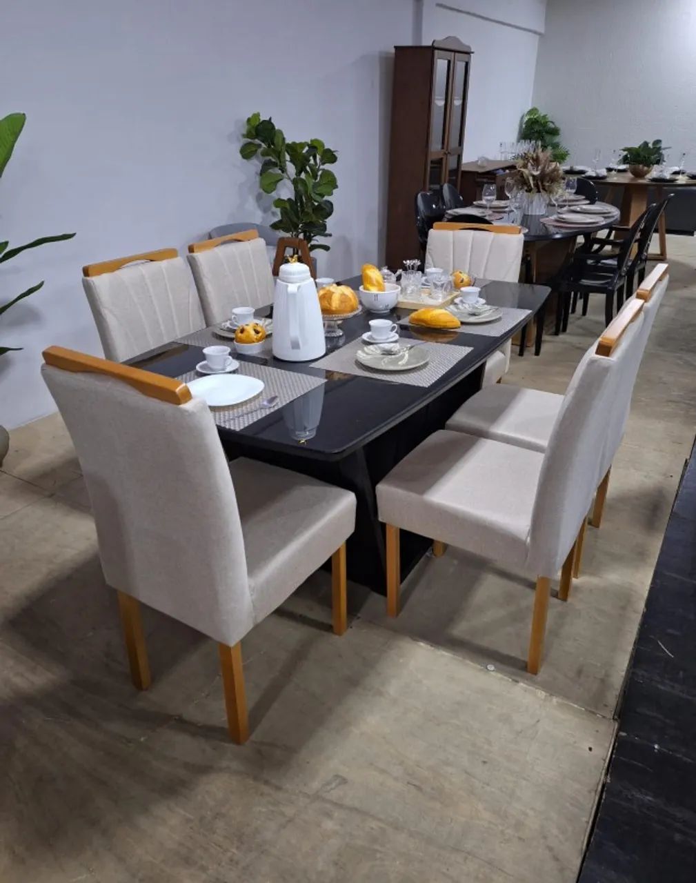 Mesa de Jantar OVAl preta 1.80cm com 6 cadeiras - Foto 3