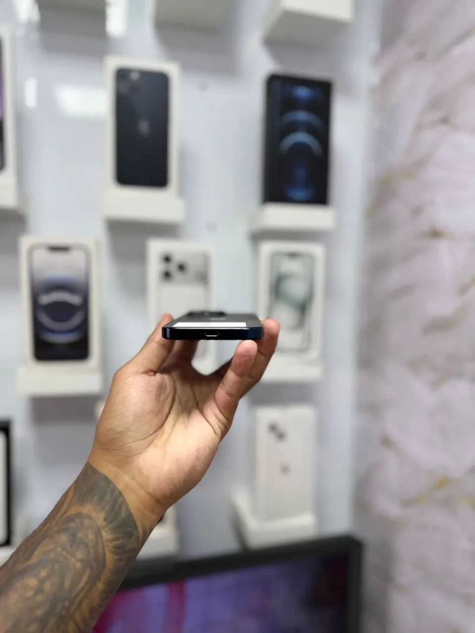 IPHONE 15 PRO 128GB TOP<br>R$ 4.299,00 AZUL - Foto 2