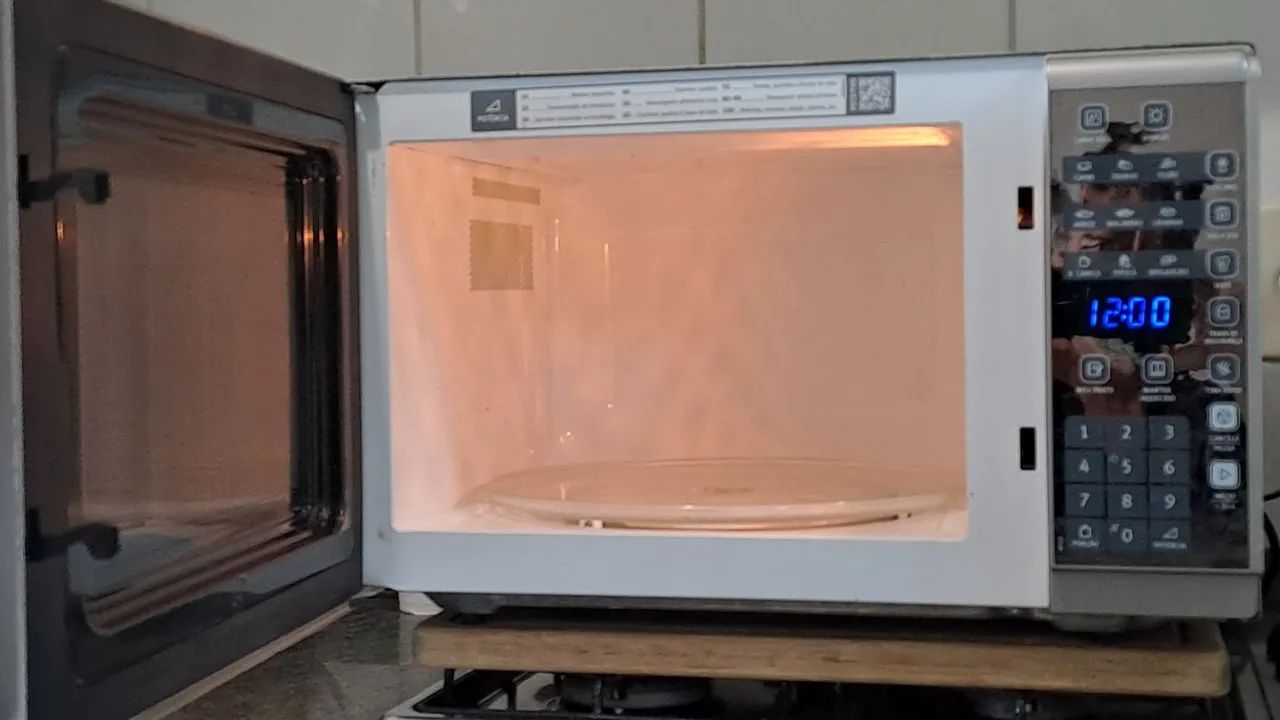 MICRO-ONDAS ELECTROLUX 31L ESPELHADO 220V - Foto 5
